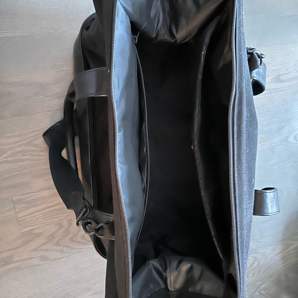 Beis Weekender Bag- Full Size - Picture 3 of 5